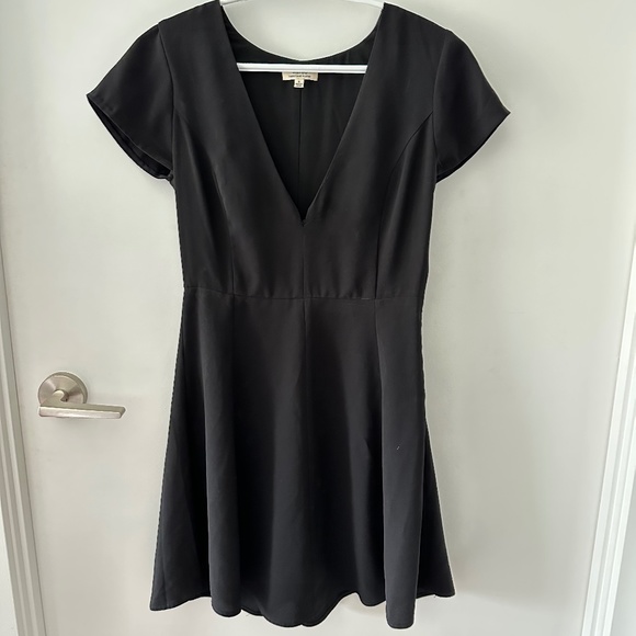 Flirty Black Wilfred Aritzia Mini Dress Size 0 - Picture 1 of 5